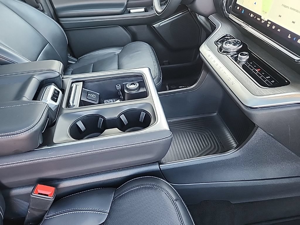 Used 2025 Ford Expedition Platinum AWD/4WD image 42