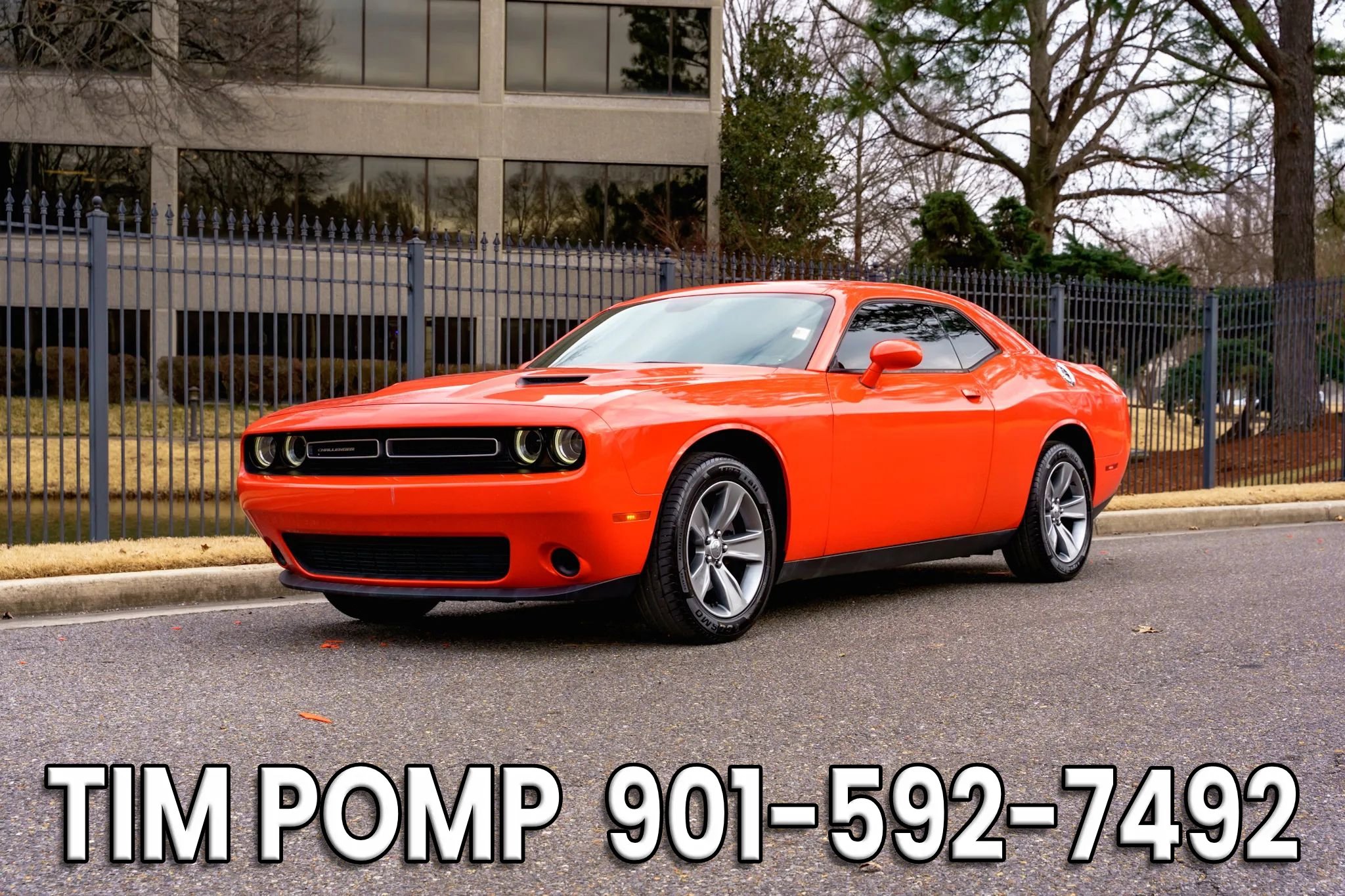 Used 2019 Dodge Challenger SXT image 1