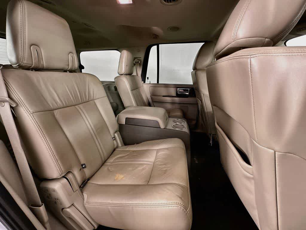 Used 2016 Lincoln Navigator Select RWD image 32