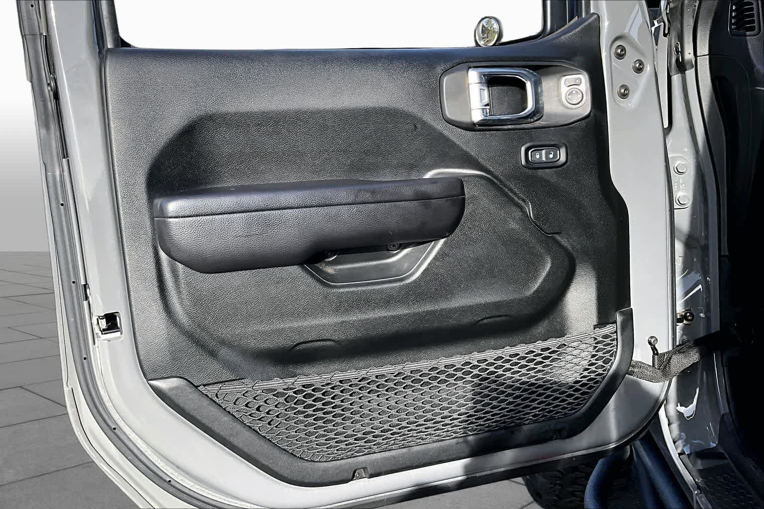 Used 2020 Jeep Wrangler Rubicon AWD/4WD image 39