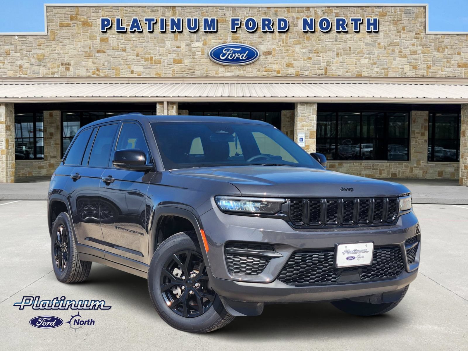 Used 2025 Jeep Grand Cherokee Altitude AWD/4WD image 1