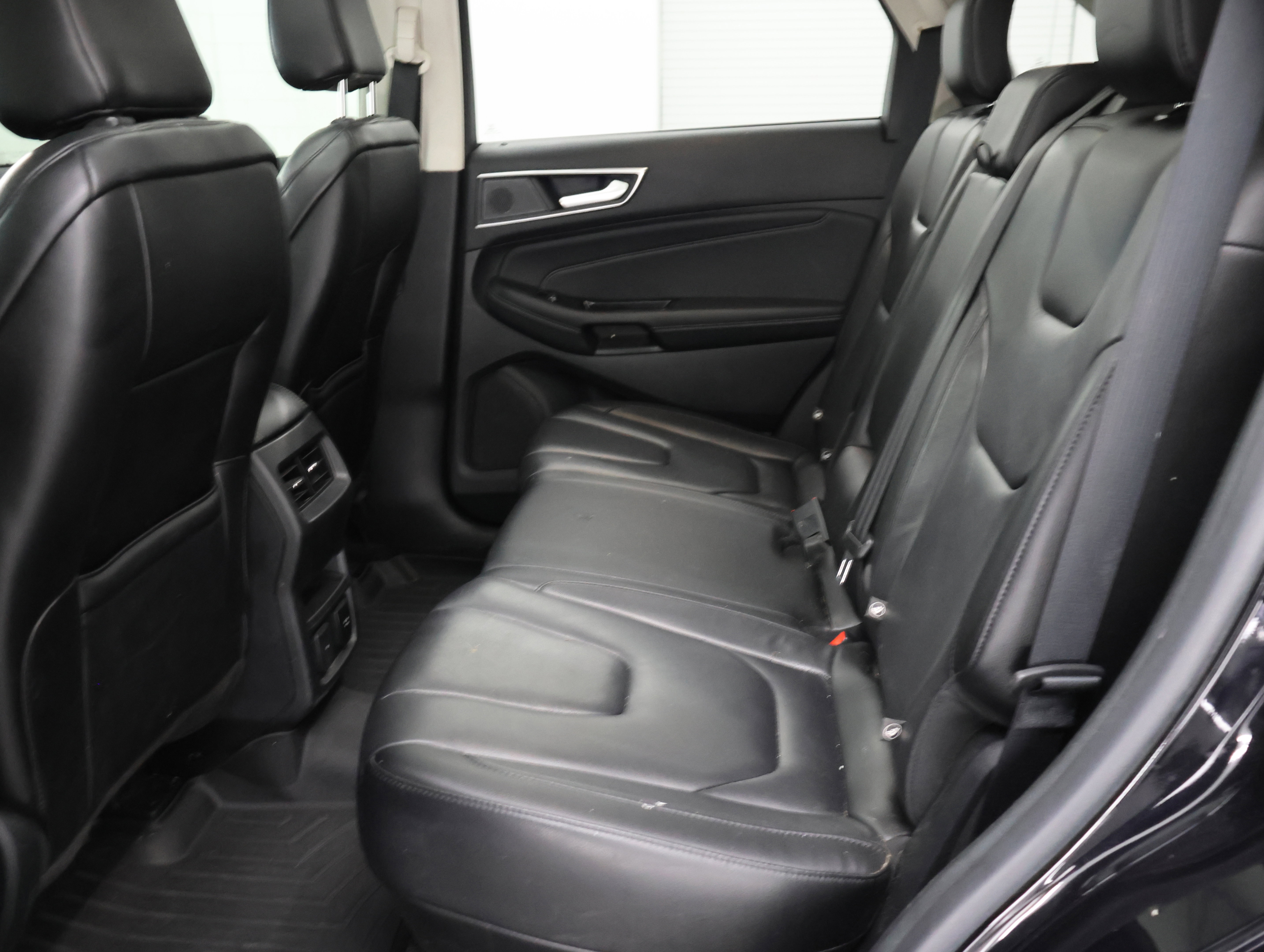 Used 2020 Ford Edge Titanium w/ Class II Trailer Tow Package AWD/4WD image 36