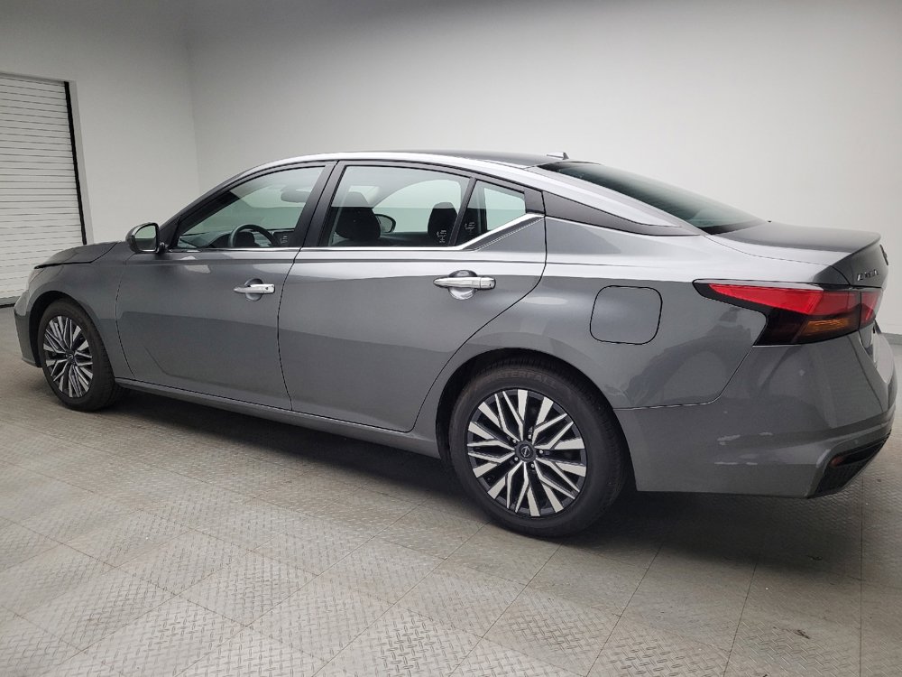 Used 2023 Nissan Altima 2.5 SV image 3