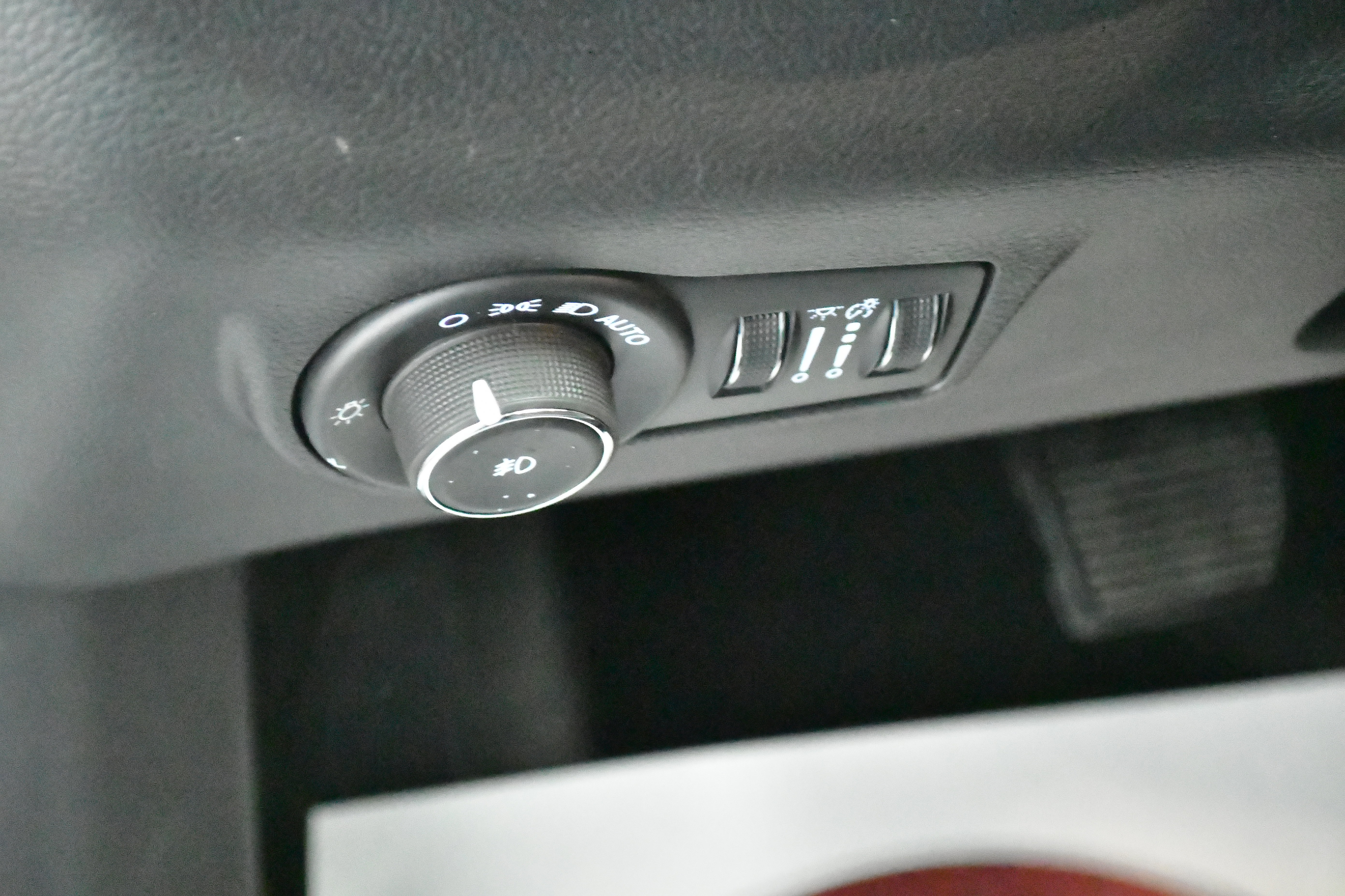 Used 2025 Jeep Compass Limited image 14
