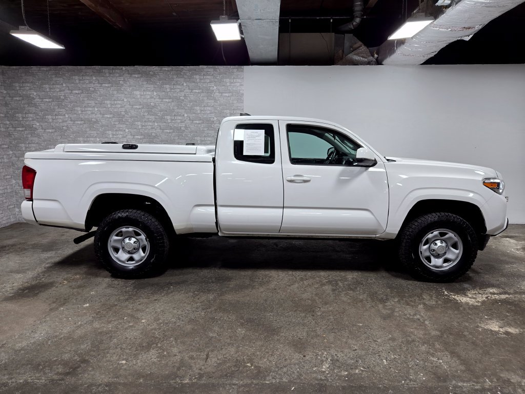 Used 2017 Toyota Tacoma SR RWD image 3