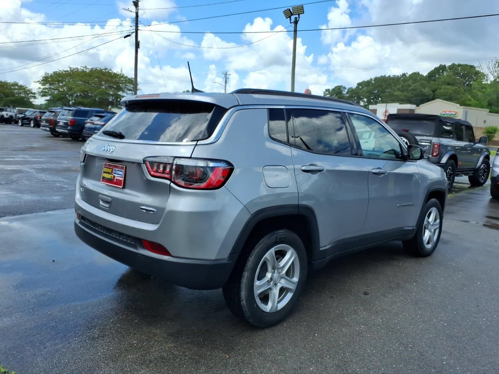 Used 2024 Jeep Compass Latitude AWD/4WD image 4