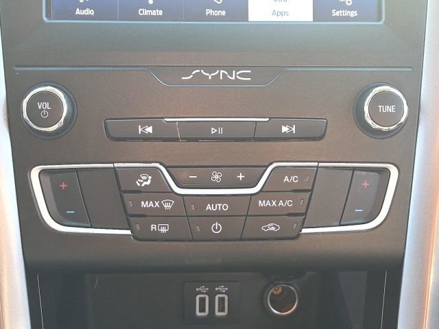 Used 2020 Ford Fusion SE image 28