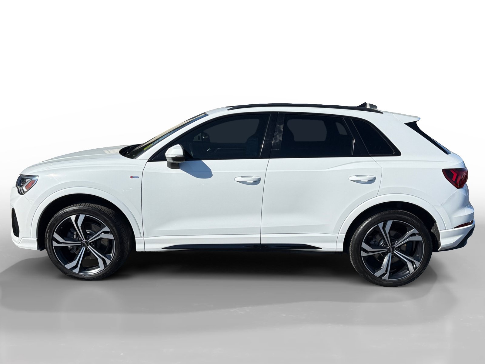 Used 2023 Audi Q3 2.0T Premium Plus w/ Premium Plus Package AWD/4WD image 2