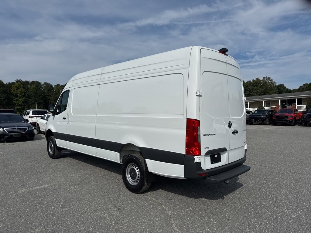 Used 2025 Mercedes-Benz Sprinter 2500 image 3