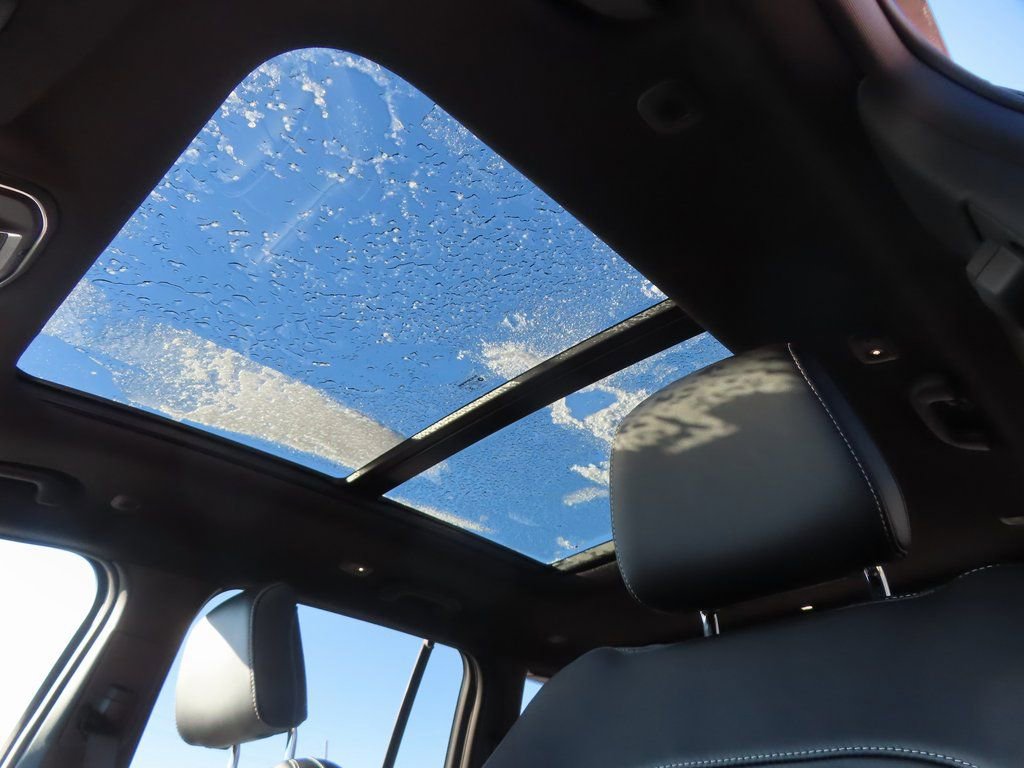 New 2025 Jeep Grand Cherokee Limited w/ Luxury Tech Group II image 7