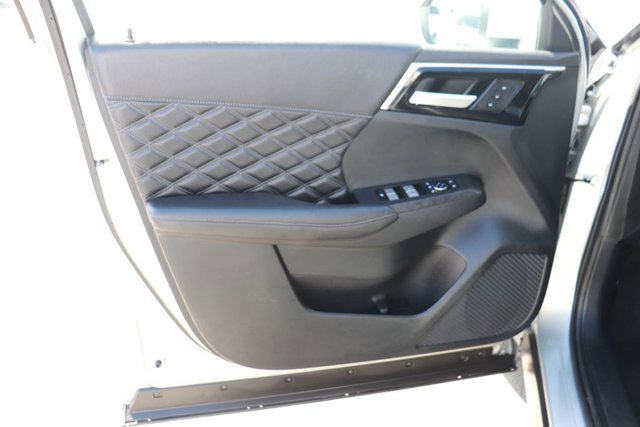 Used 2024 Mitsubishi Outlander 4WD Plug-In Hybrid image 10