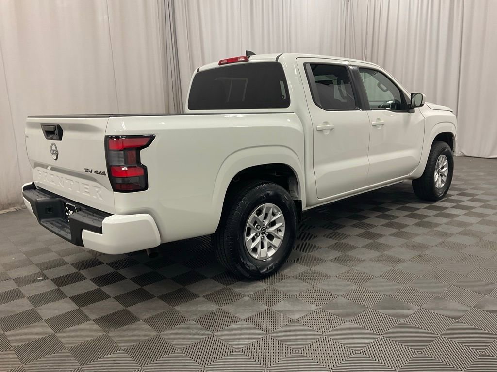 Used 2024 Nissan Frontier SV image 3