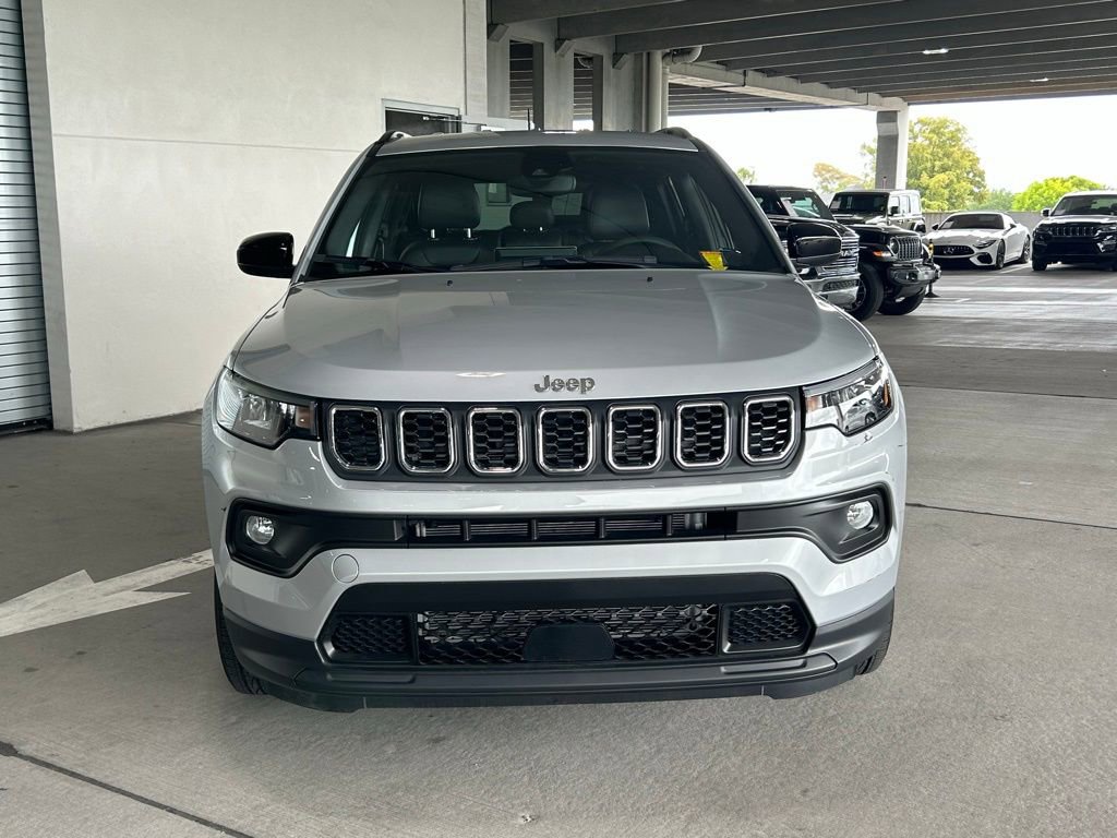 Used 2024 Jeep Compass Latitude AWD/4WD image 2