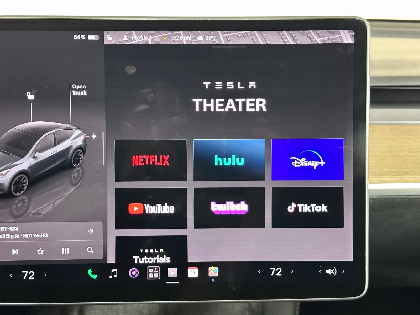 Used 2022 Tesla Model Y Long Range AWD/4WD image 32