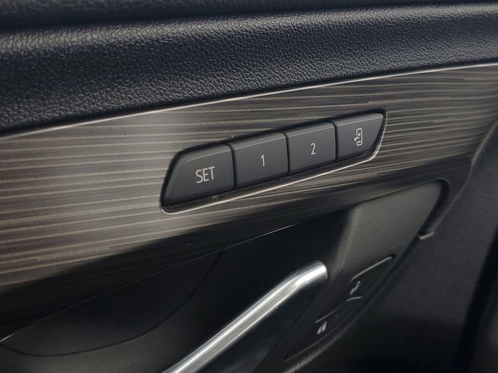 Used 2023 GMC Terrain SLT image 17