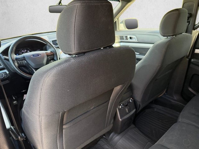 Used 2017 Ford Explorer XLT w/ Equipment Group 201A FWD image 18