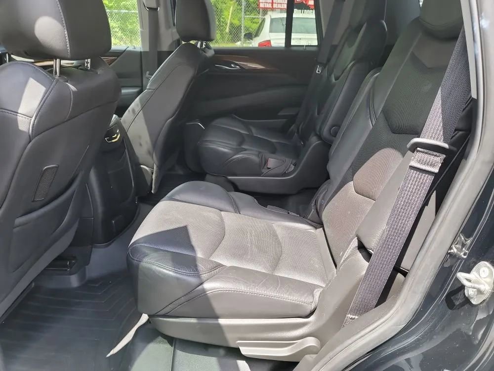 Used 2018 Cadillac Escalade Luxury AWD/4WD image 25
