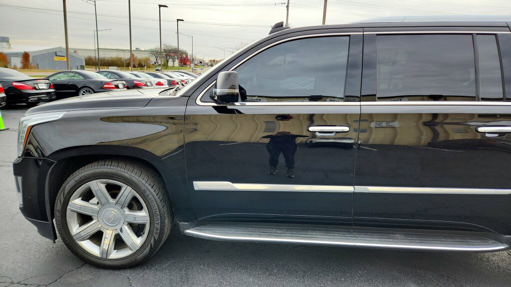 Used 2018 Cadillac Escalade ESV Luxury AWD/4WD image 6