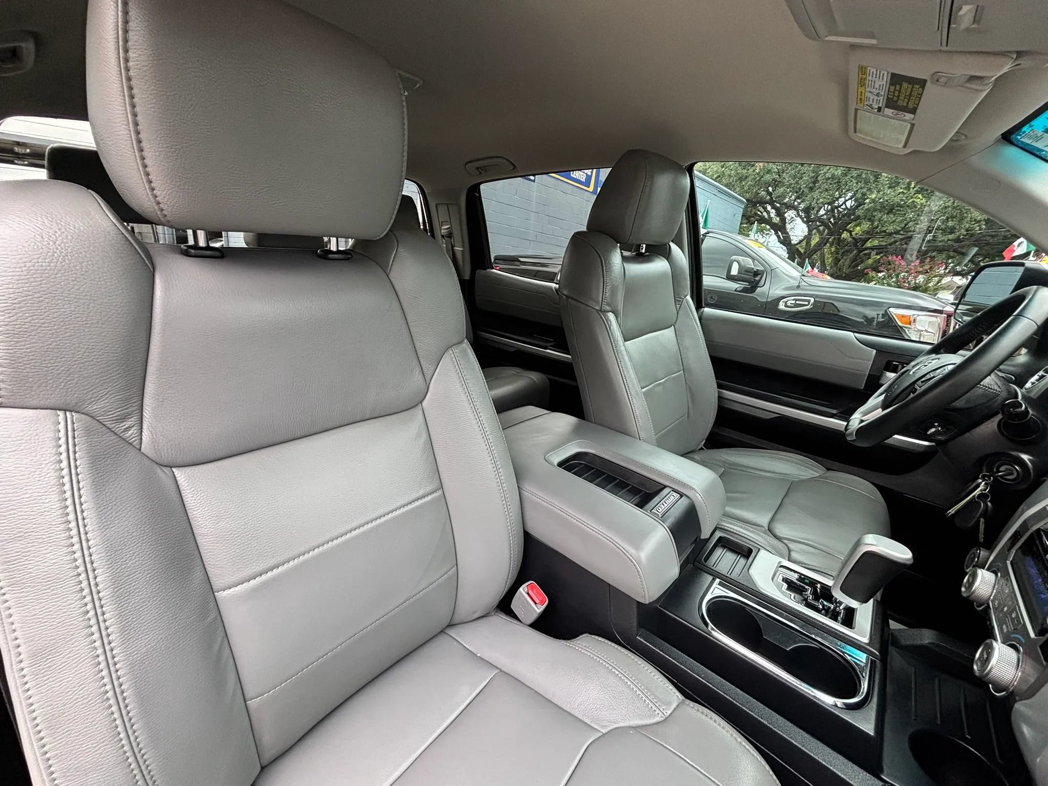 Used 2017 Toyota Tundra Limited w/ Limited Premium Package AWD/4WD image 24