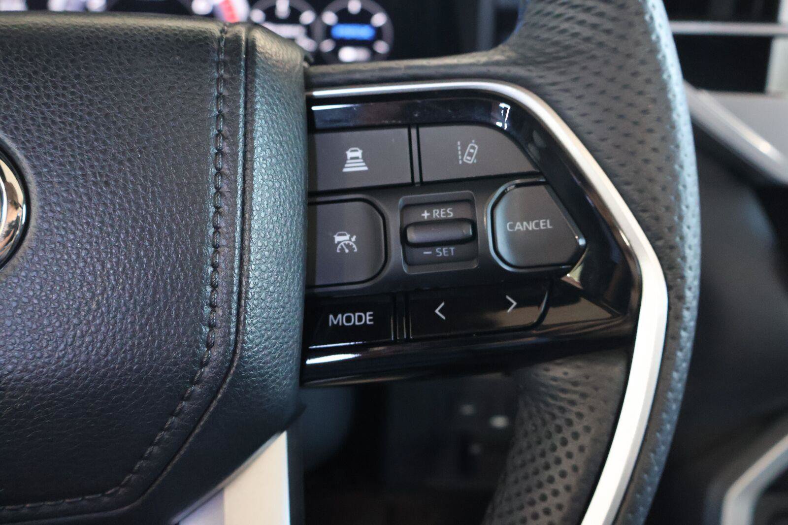 Used 2025 Toyota Sequoia Platinum AWD/4WD image 48
