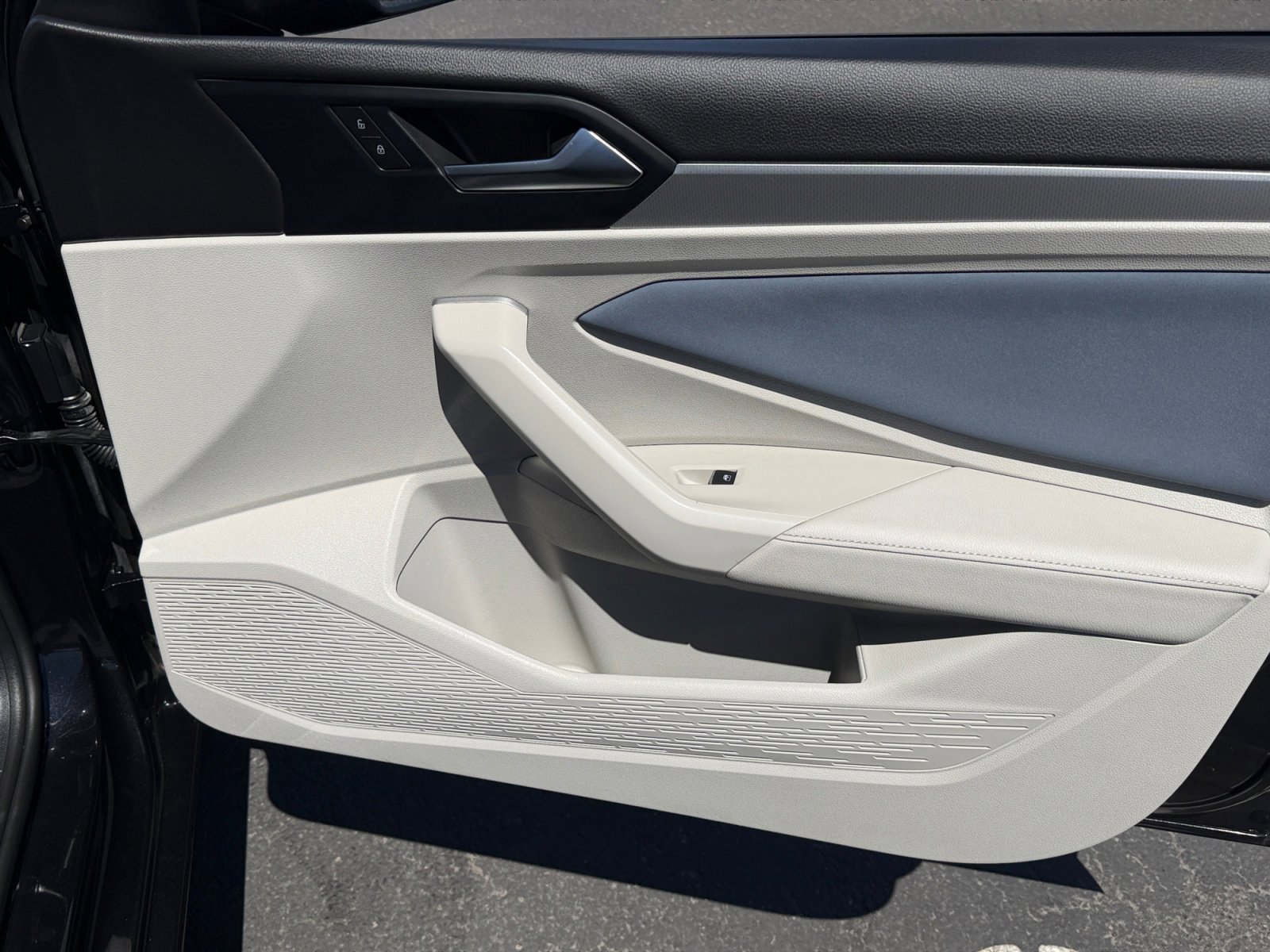 Certified 2025 Volkswagen Jetta SE w/ Sunroof Package image 16