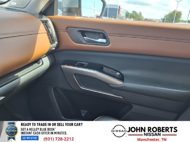 Used 2024 Nissan Pathfinder Platinum FWD image 8