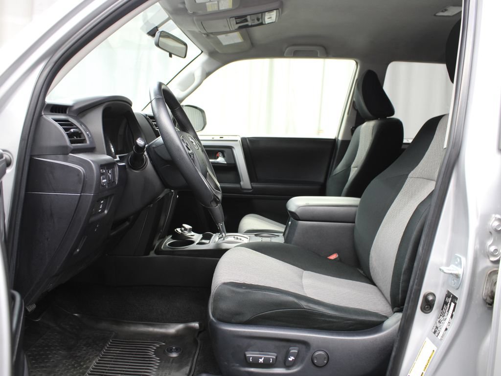 Used 2017 Toyota 4Runner SR5 AWD/4WD image 14