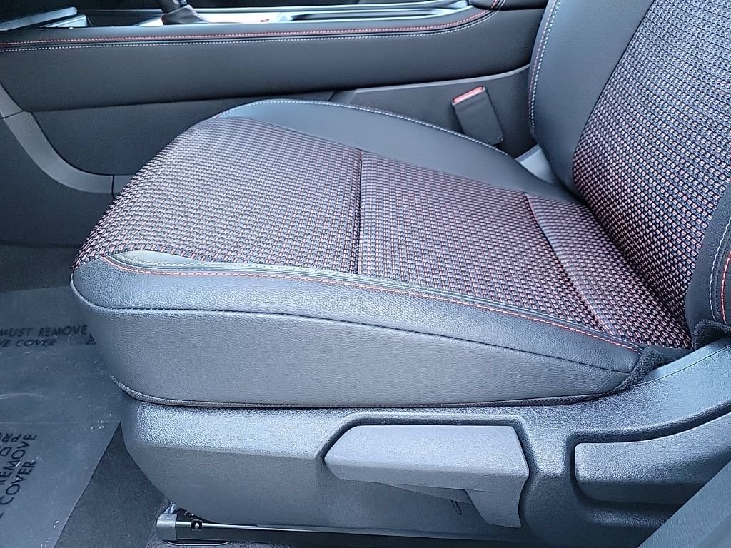 Certified 2025 Nissan Kicks SR FWD image 14