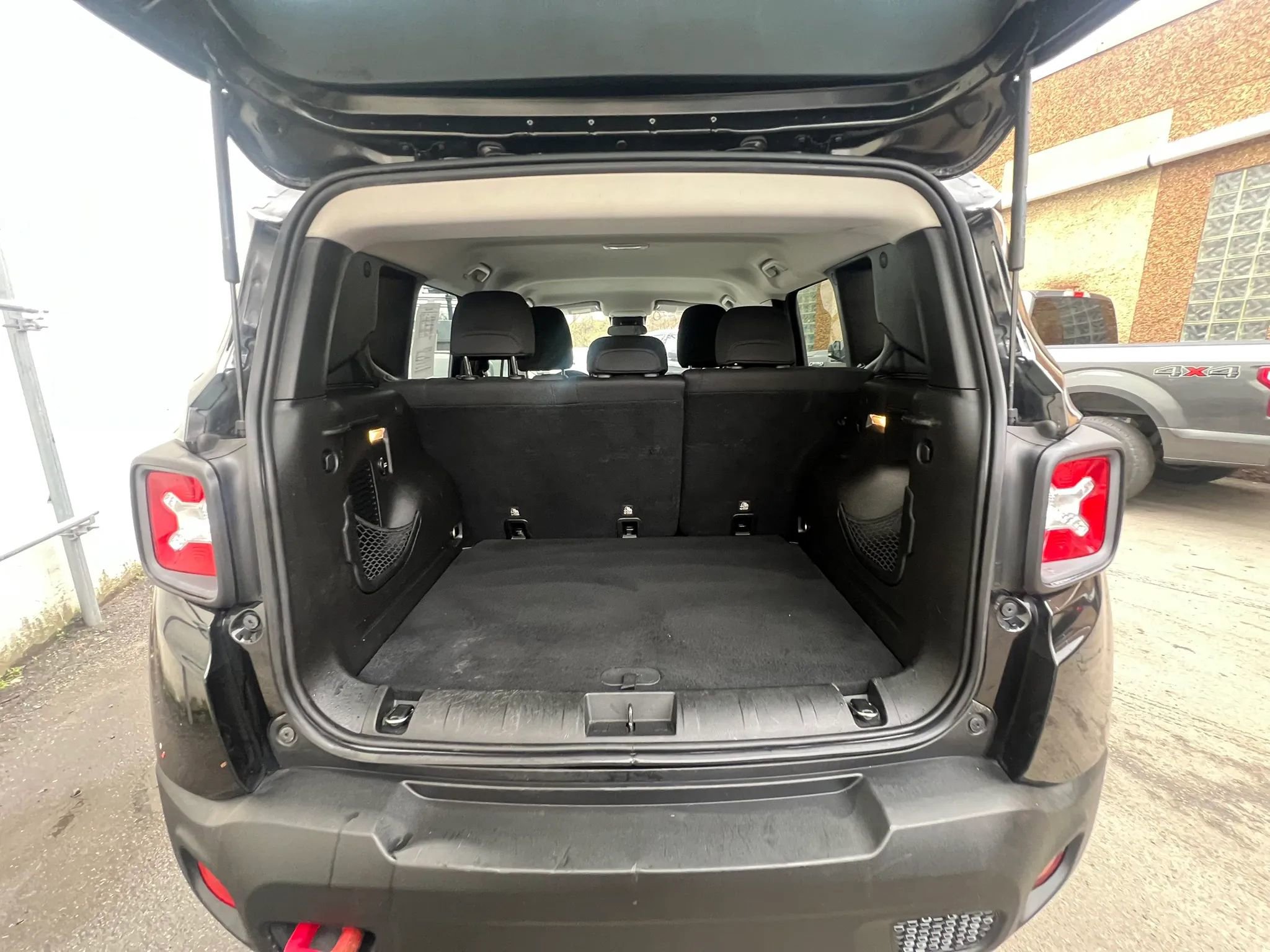 Used 2017 Jeep Renegade Trailhawk image 10