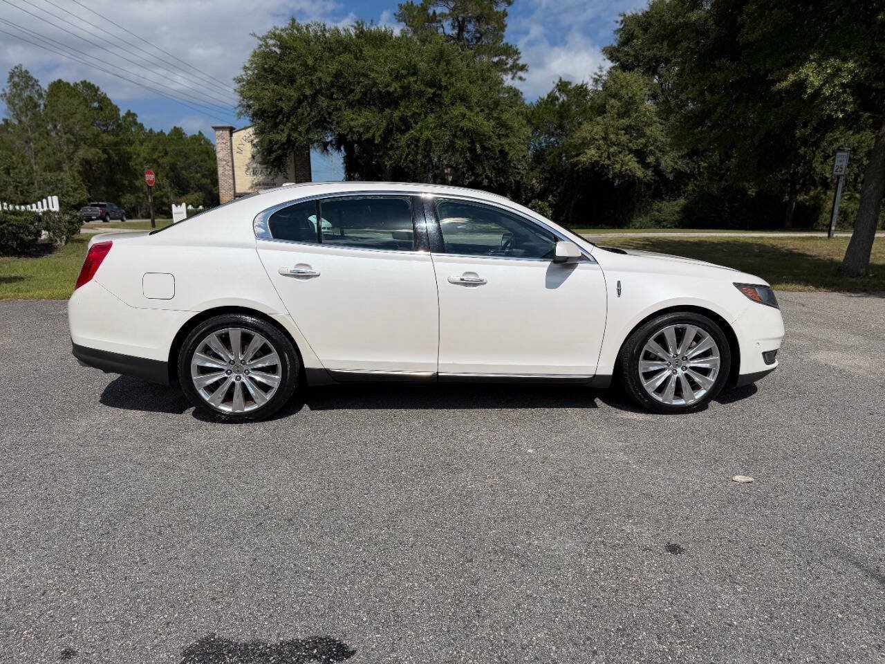 Used 2013 Lincoln MKS AWD image 7