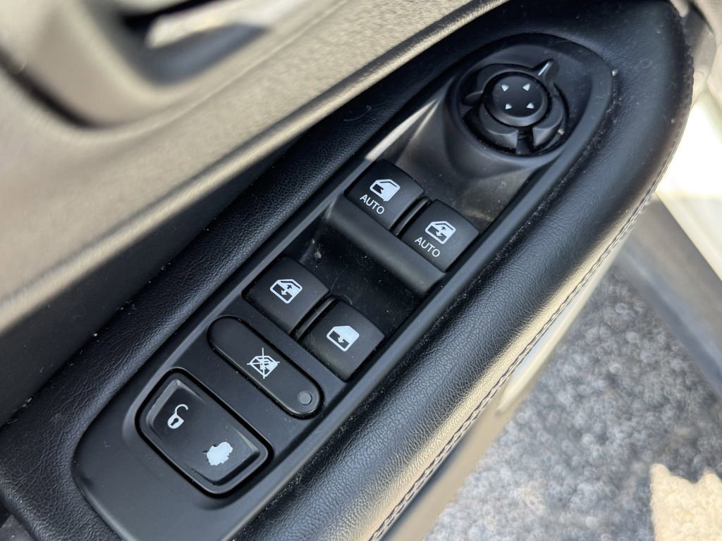 Used 2019 Jeep Compass Latitude FWD image 11