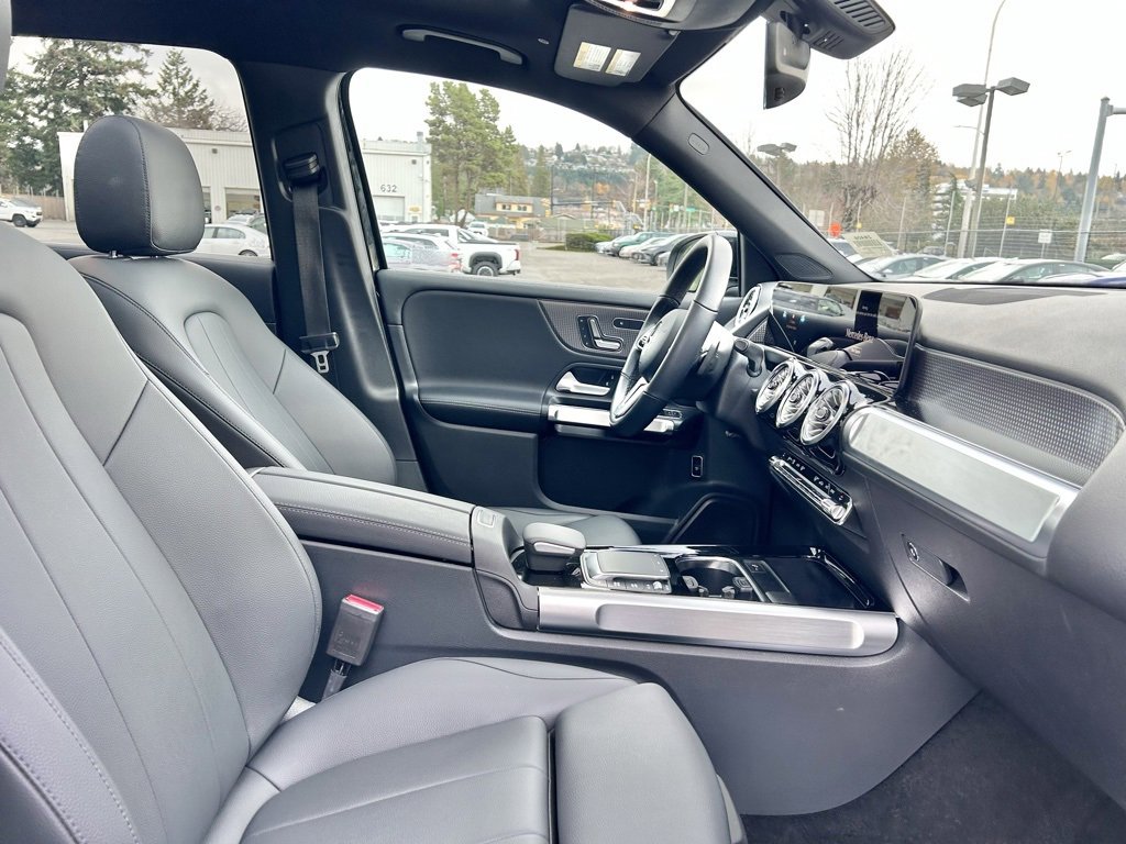 Used 2023 Mercedes-Benz GLB 250 4MATIC w/ Premium Package image 16