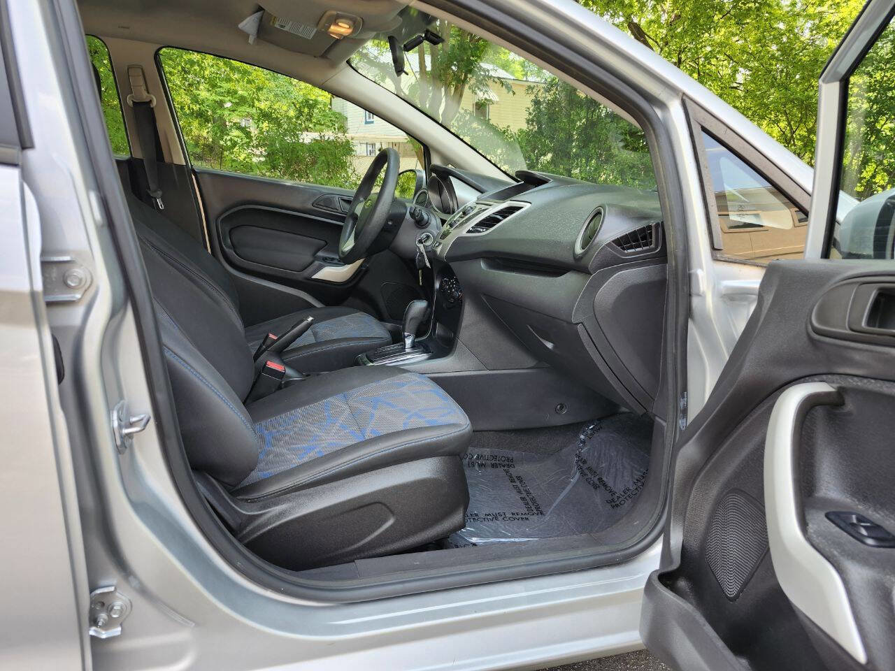 Used 2012 Ford Fiesta SE FWD image 6