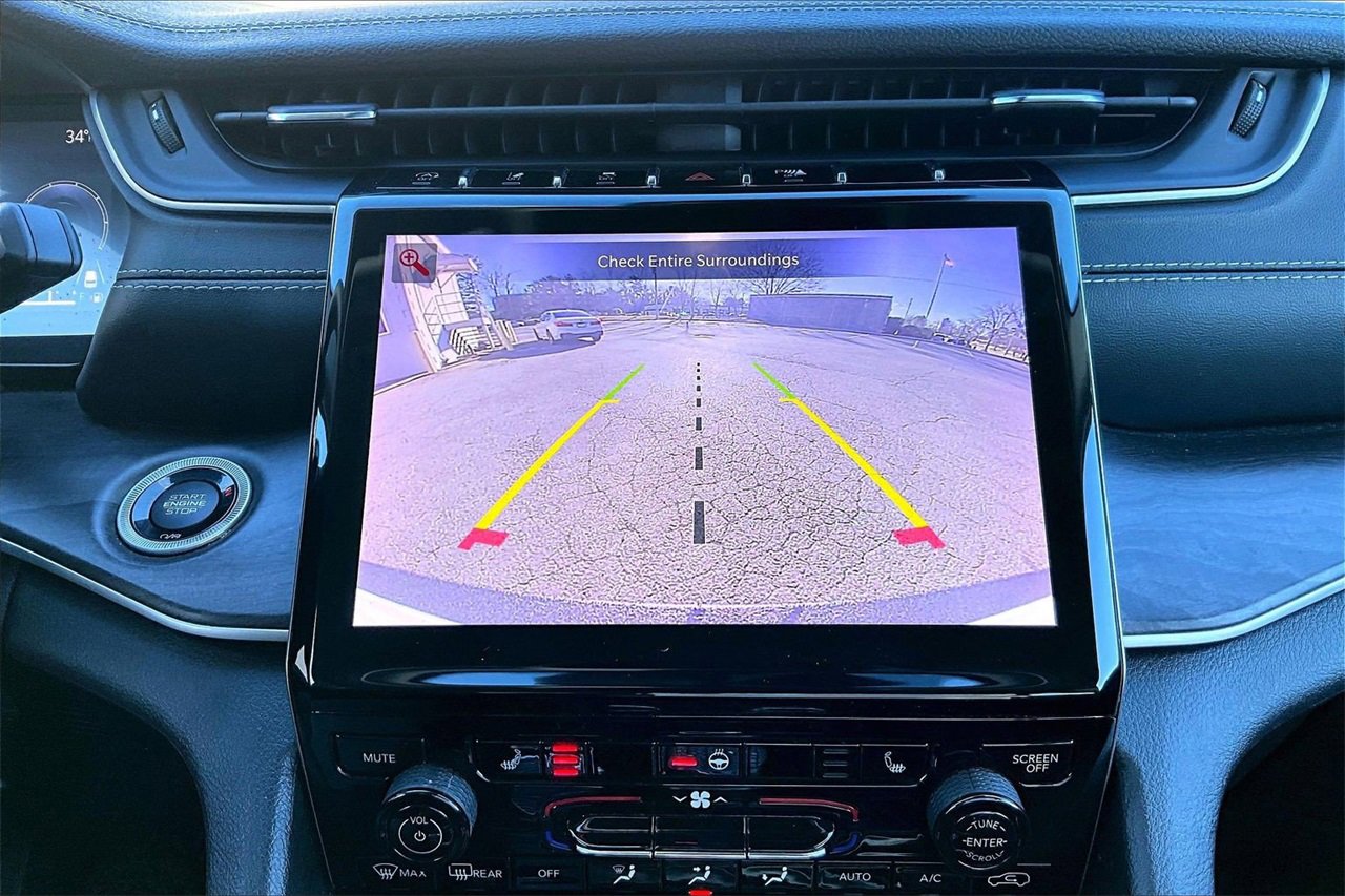 Used 2023 Jeep Grand Cherokee Limited image 14