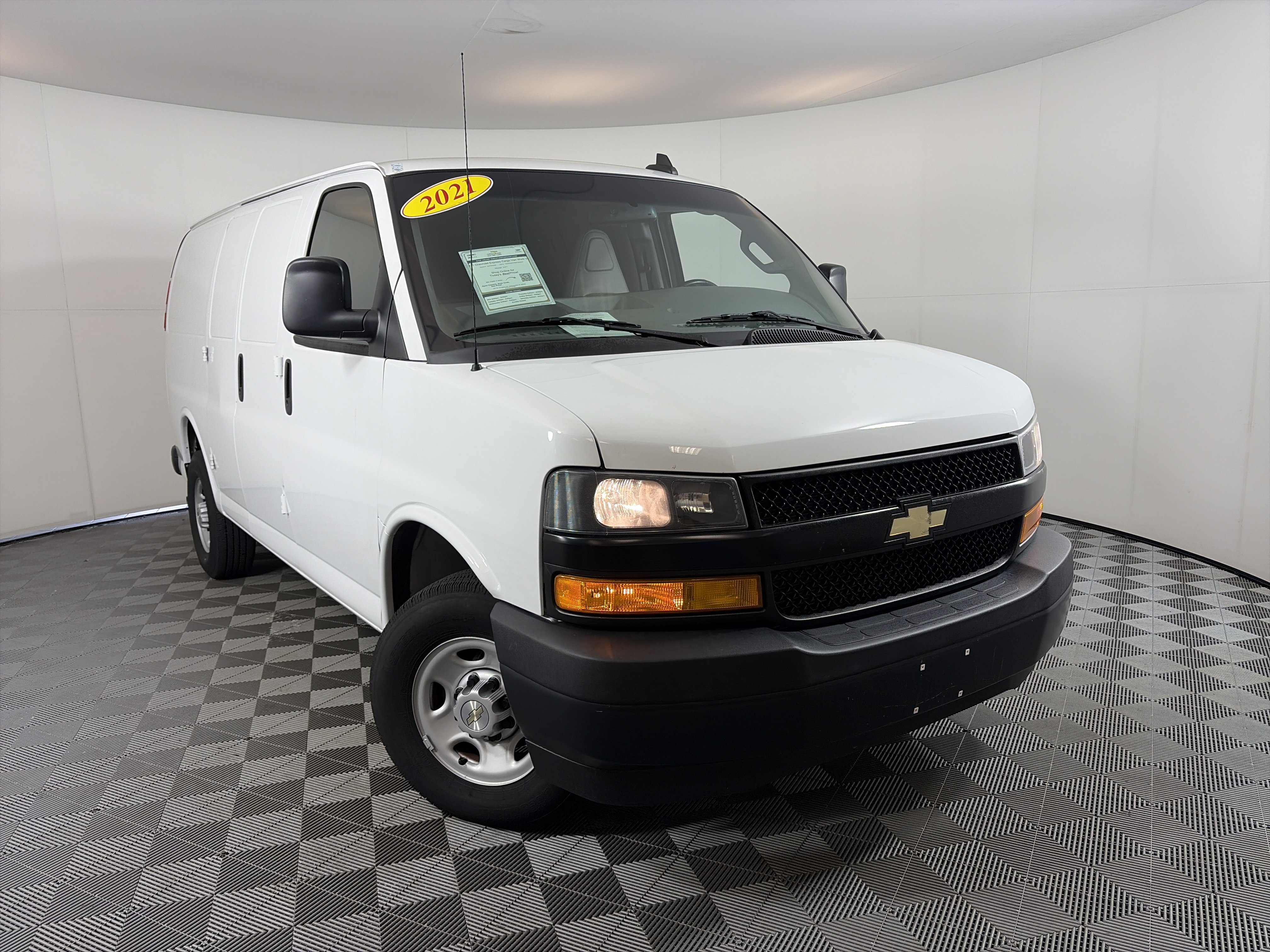 Used 2021 Chevrolet Express 2500 w/ Driver Convenience Package RWD image 1