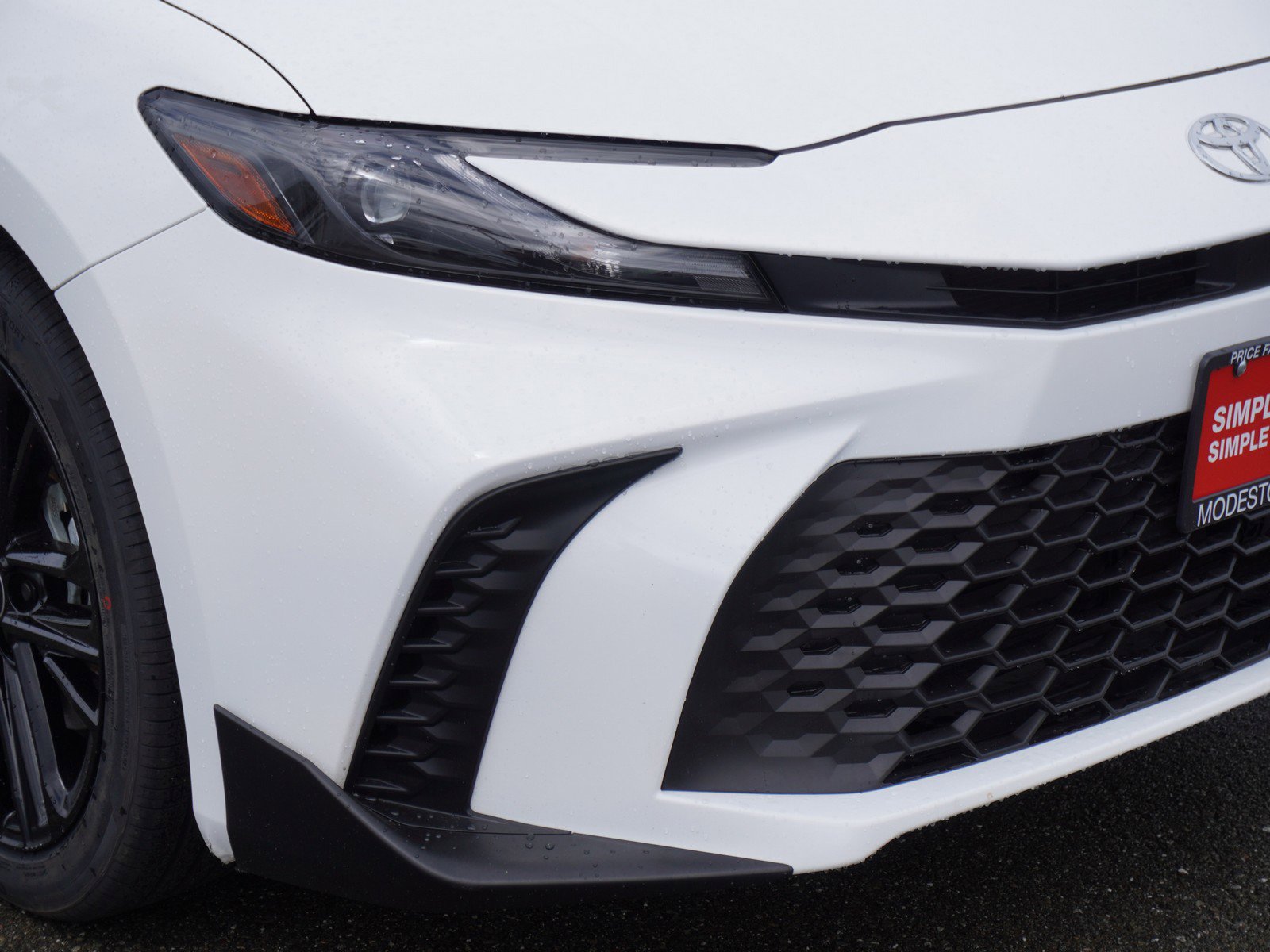Used 2025 Toyota Camry SE FWD image 3