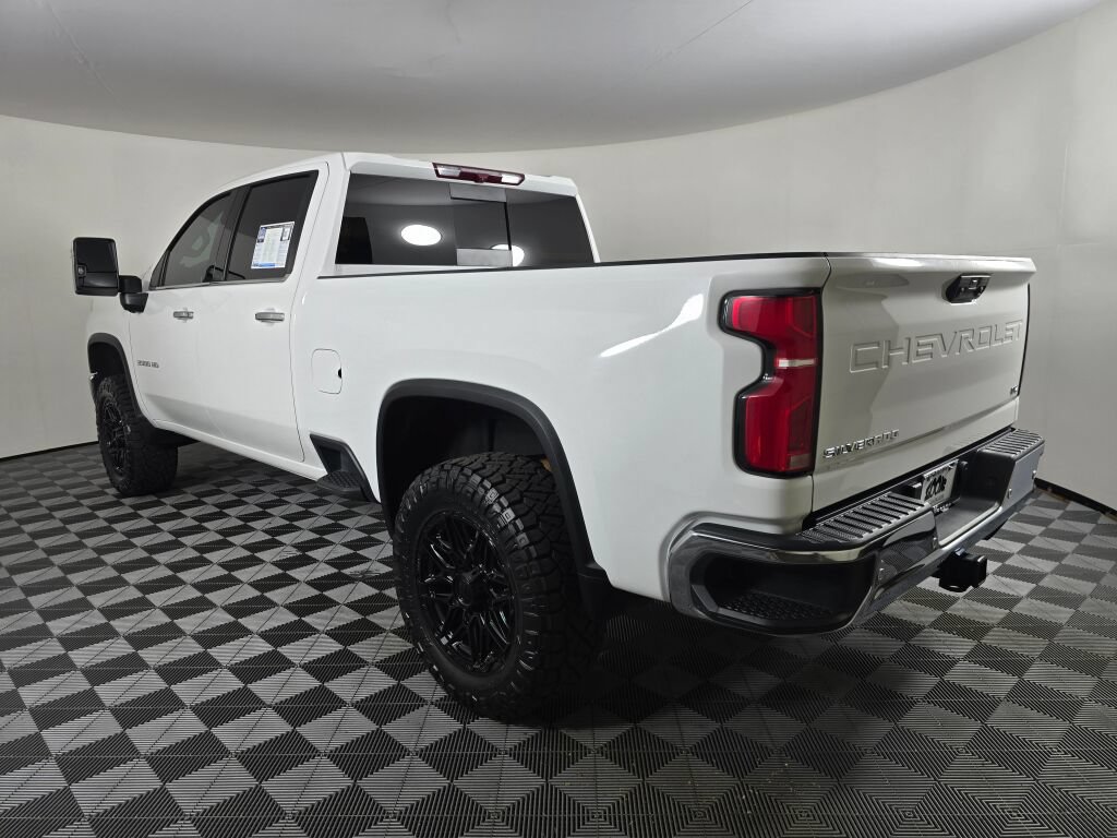 Used 2024 Chevrolet Silverado 3500 LTZ w/ LTZ Plus Package AWD/4WD image 5
