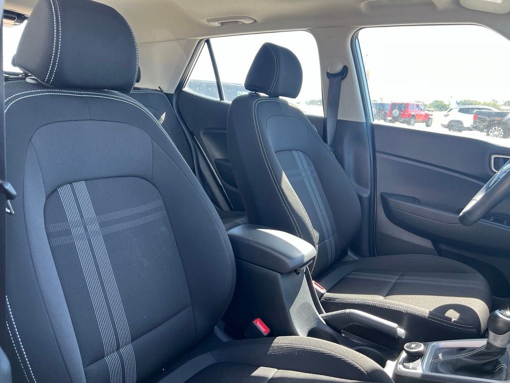 Used 2025 Hyundai Venue SEL FWD image 18