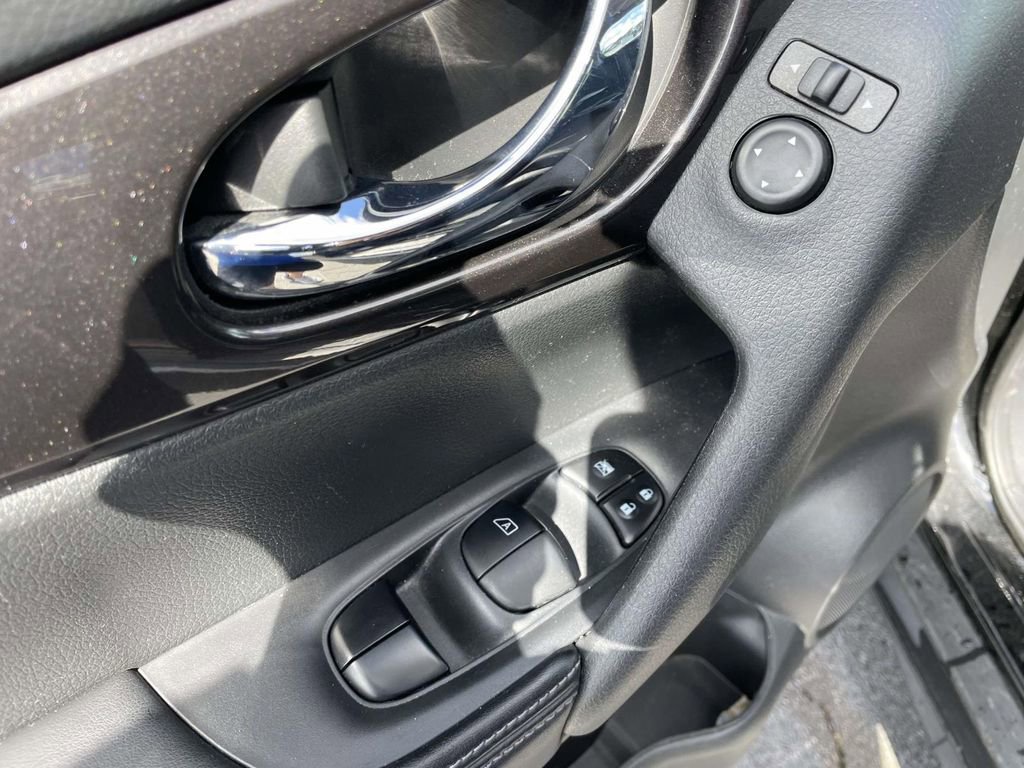 Used 2019 Nissan Rogue S w/ Special Edition Package image 32