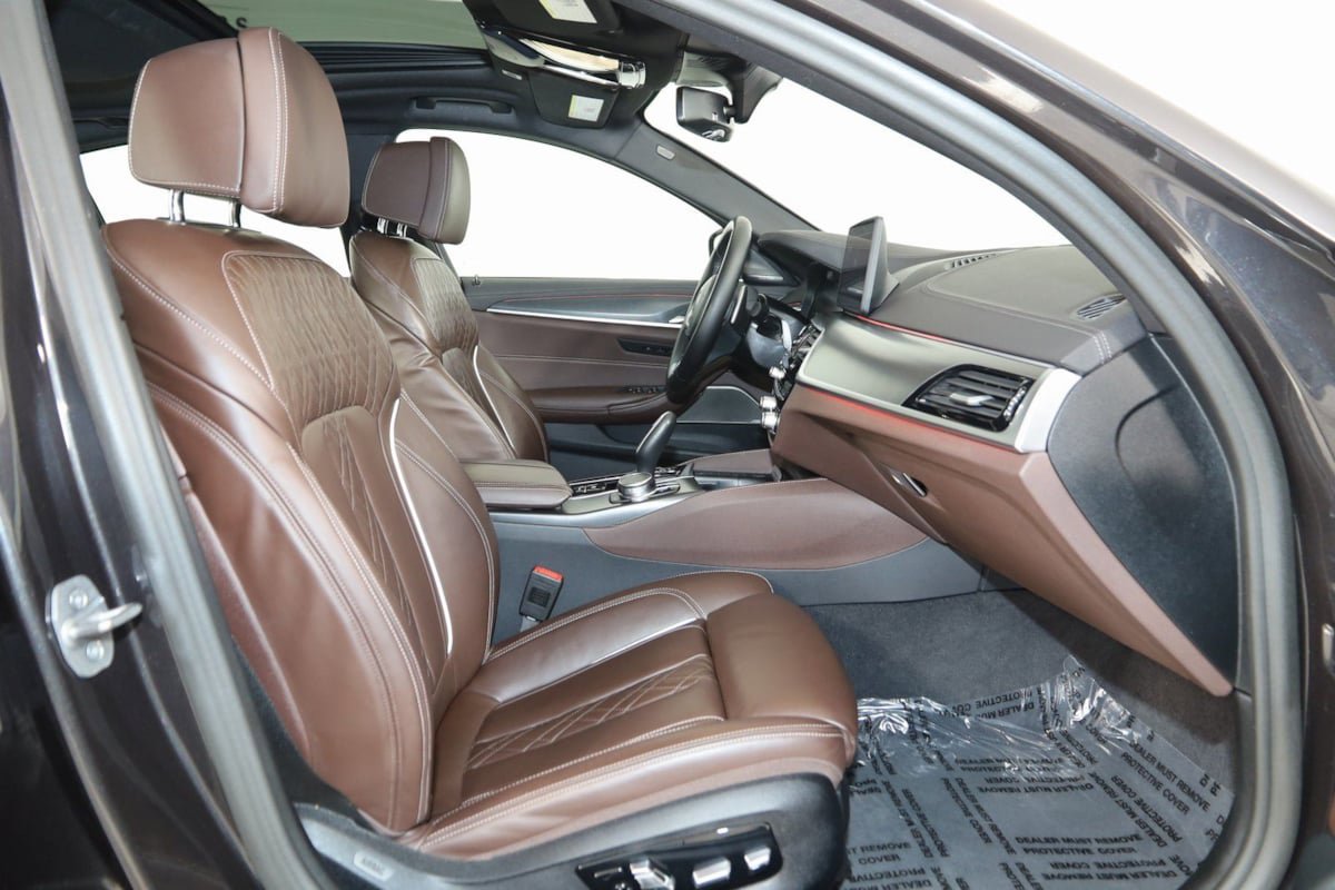 Used 2023 BMW M550i xDrive image 14