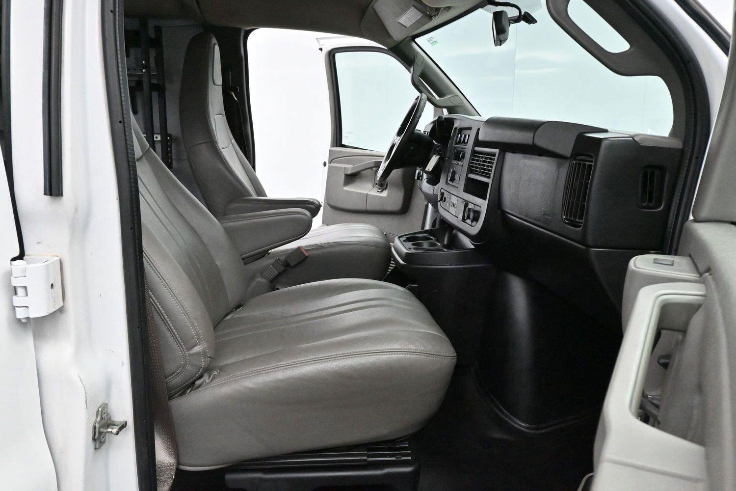 Used 2018 GMC Savana 2500 w/ Enhanced Convenience Package RWD image 25