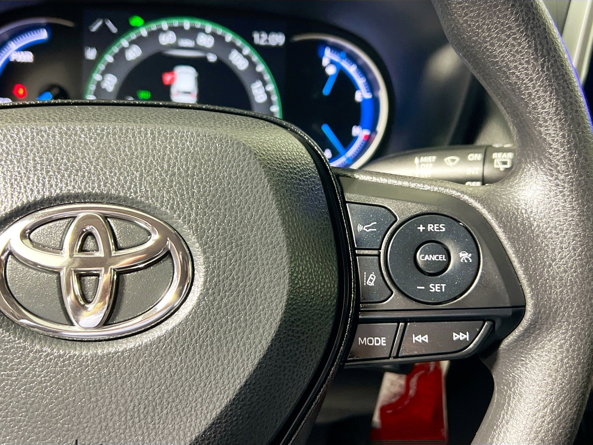 Used 2025 Toyota RAV4 LE image 19