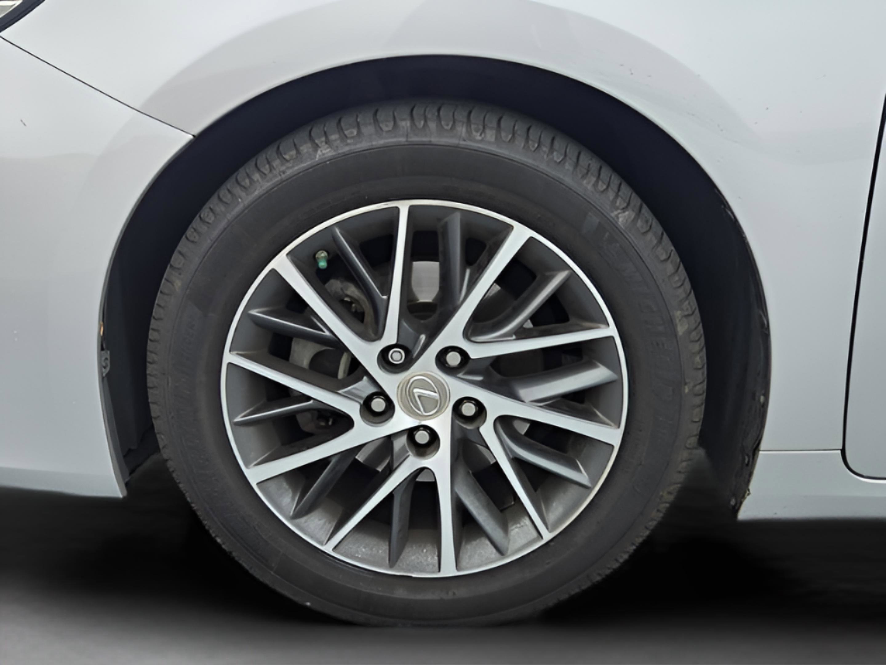 Used 2016 Lexus ES 350 w/ Navigation System Package image 30