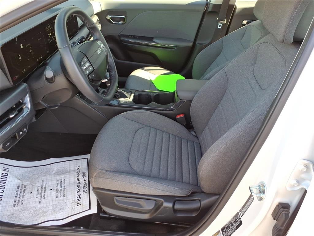 Used 2025 Kia K4 EX image 10