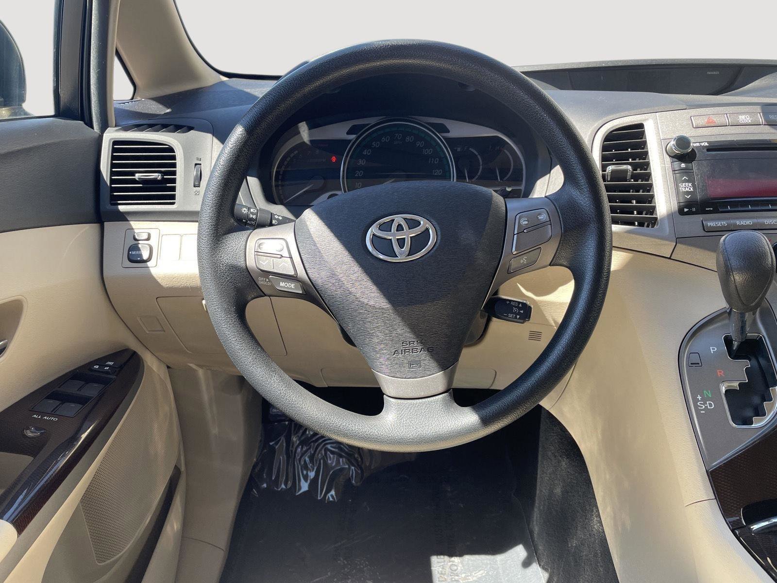 Used 2012 Toyota Venza LE FWD image 30