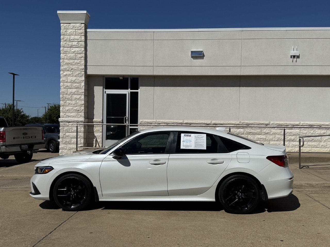 Used 2023 Honda Civic Sport image 3