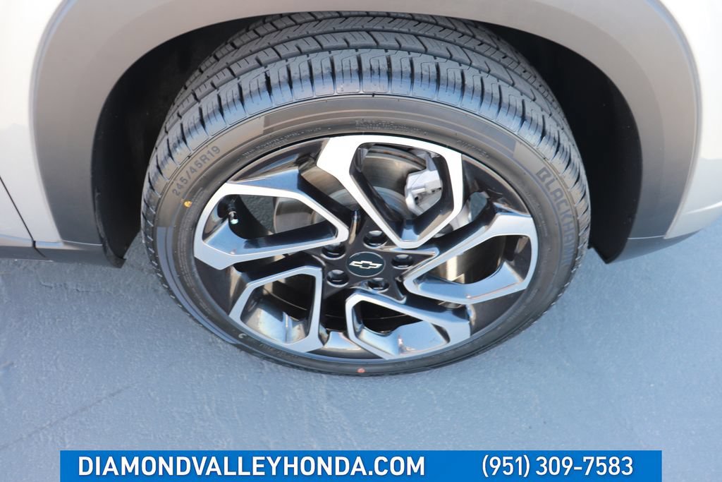 Used 2025 Chevrolet Trax RS w/ Driver Confidence Package FWD image 28