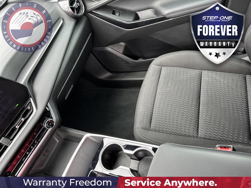 Used 2025 Chevrolet Equinox LT FWD image 24
