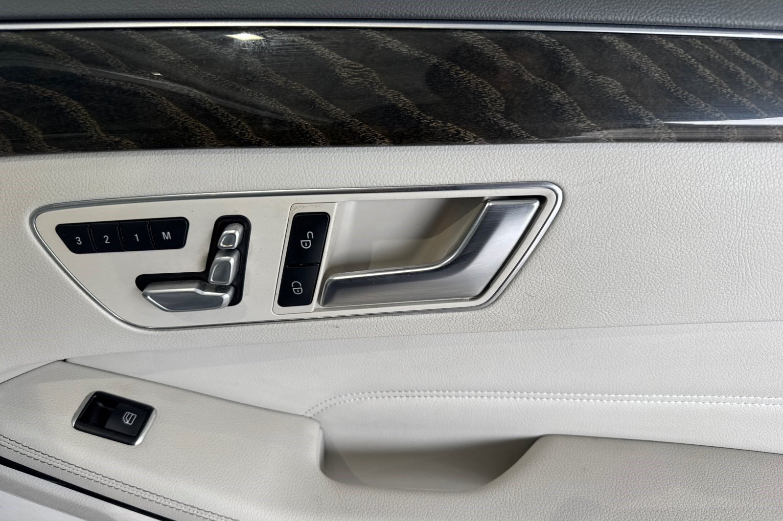 Used 2015 Mercedes-Benz E 350 Sedan image 21
