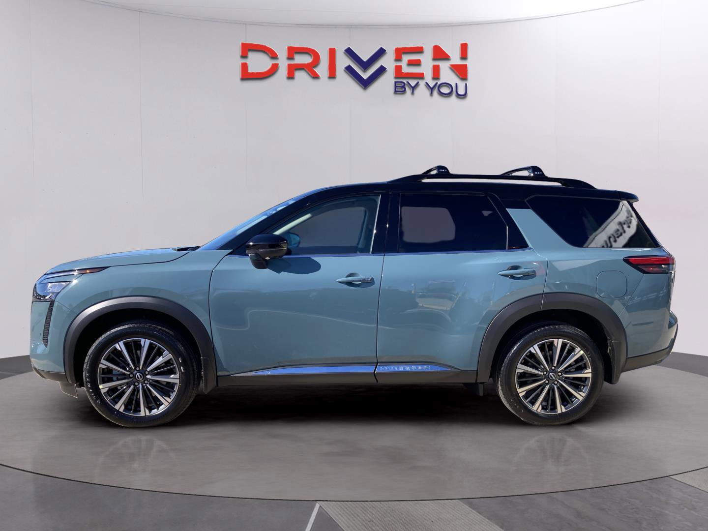 New 2026 Nissan Pathfinder Platinum image 2